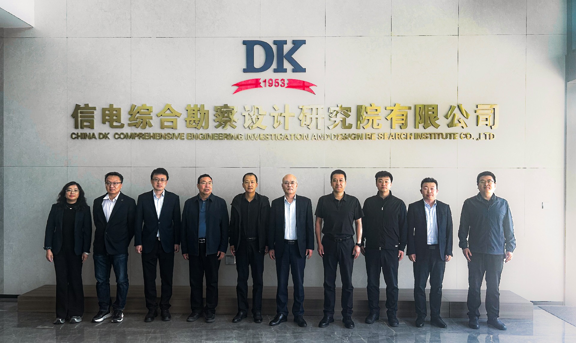 1776908171507711.jpg 合影.jpg